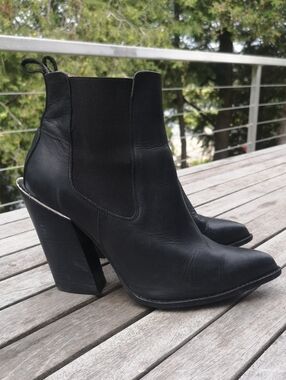 L'INTERVALLE  black heeled ankle boots